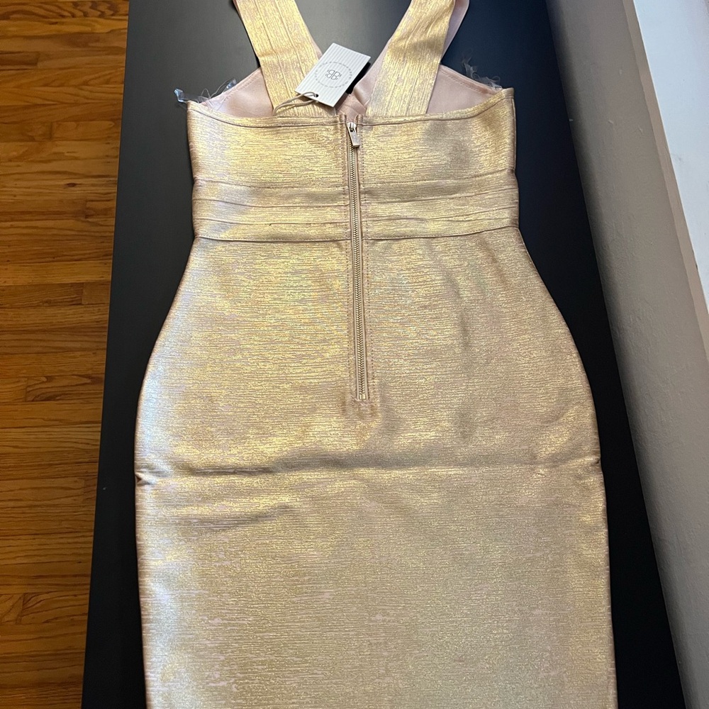 Elegant Gold One-Shoulder Mini Dress - Picture 3 of 15